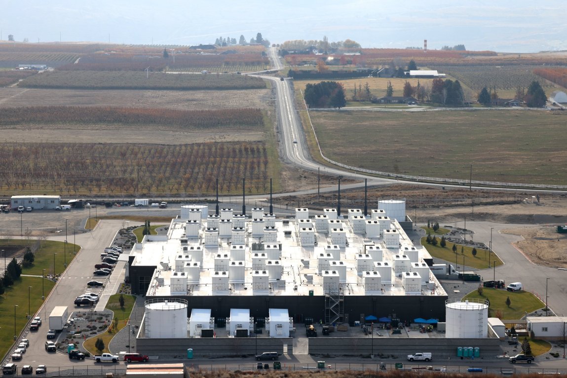 image from 云端的“逐客令”：伊利诺伊州为何要让AI数据中心“断粮”？