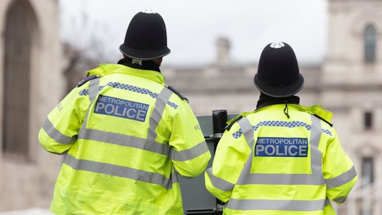 image from 伦敦警察版“老大哥”上线：Palantir 用 AI 盯梢警察，这波是“内鬼”竟是我自己？