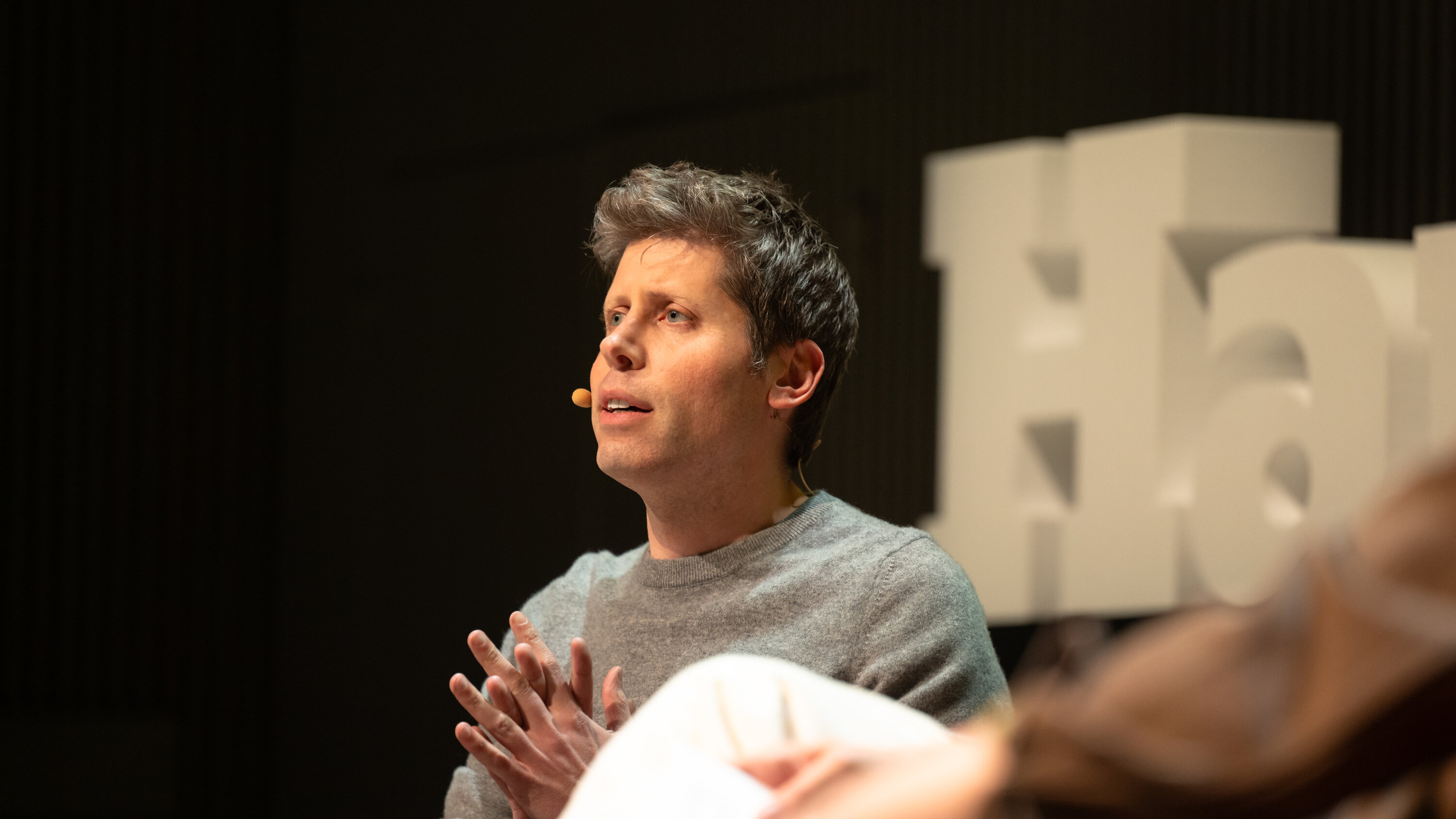 image from 硅谷“刚烈男”被拉黑，OpenAI光速“补位”：这场AI军工大战到底谁在“觉醒”？