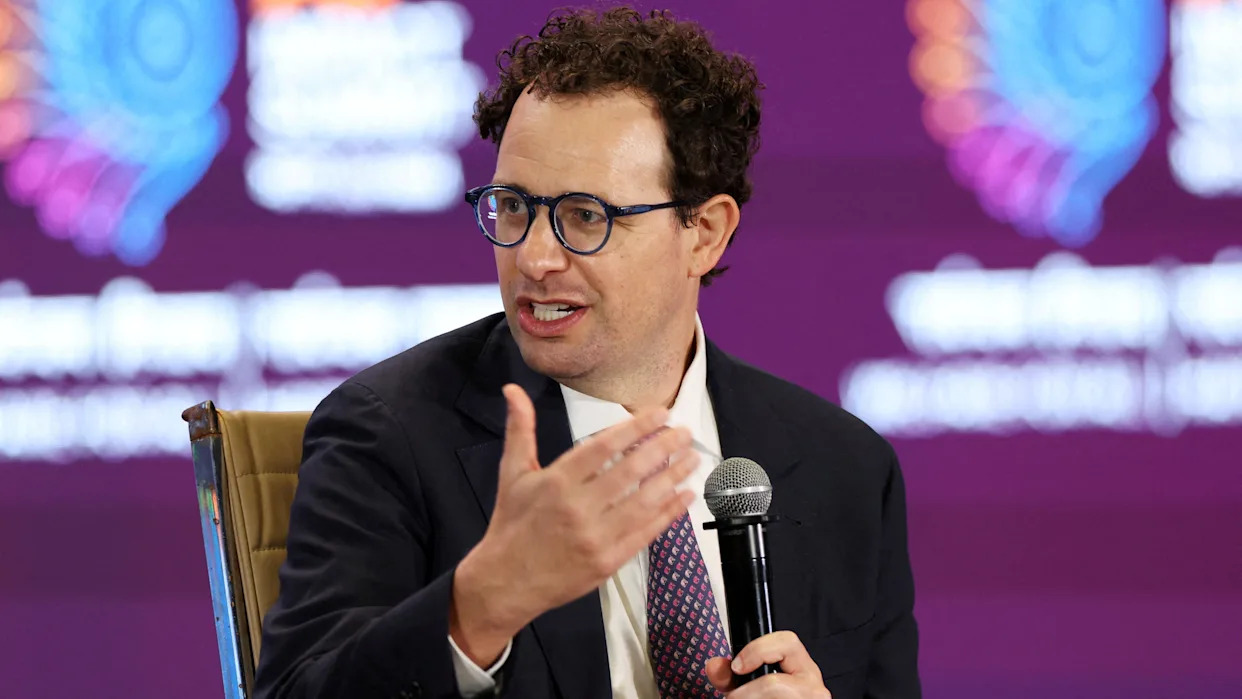 image from 宁死不当“监控神机”？AI顶流Anthropic硬刚五角大楼：起诉！我们是爱国者，不是供应链风险！