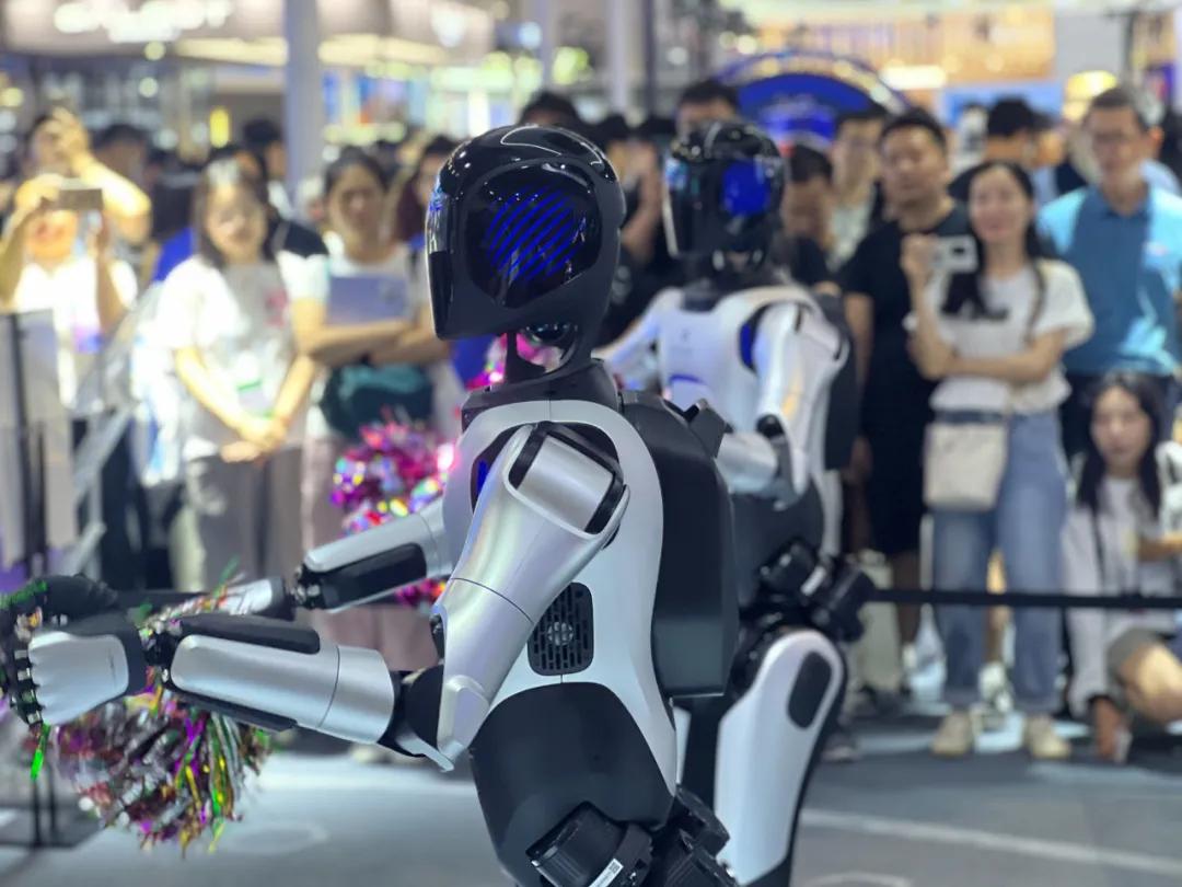 image from 钢筋铁骨下的“温觉”：专访乔红院士，寻找机器人无法计算的灵魂边界