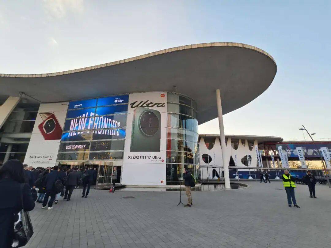 image from 中国“科技军火”硬核洗板巴展！MWC 2026：手机长了脖子，眼镜接管外卖，6G已在路口？